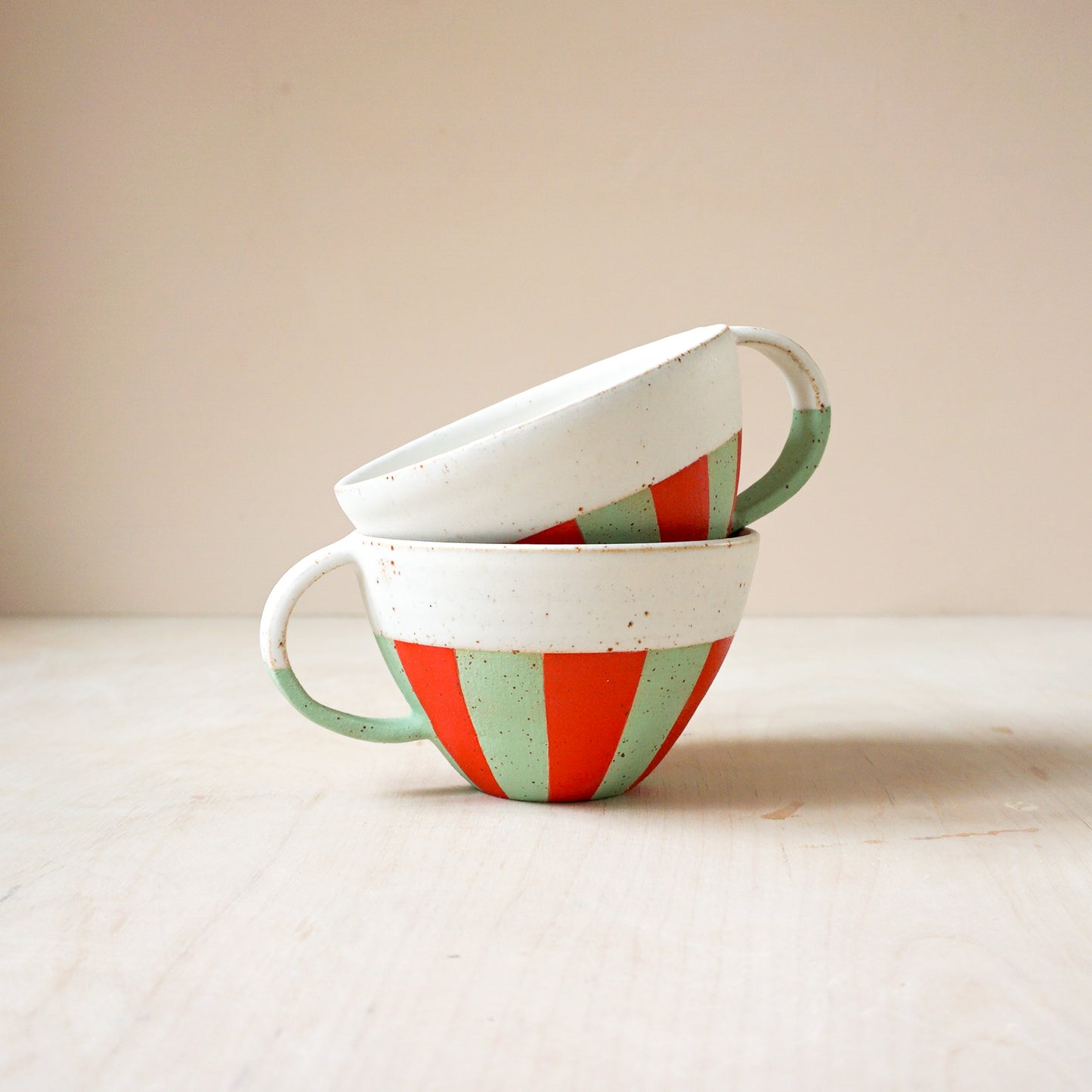 Round cup with red and green stripes