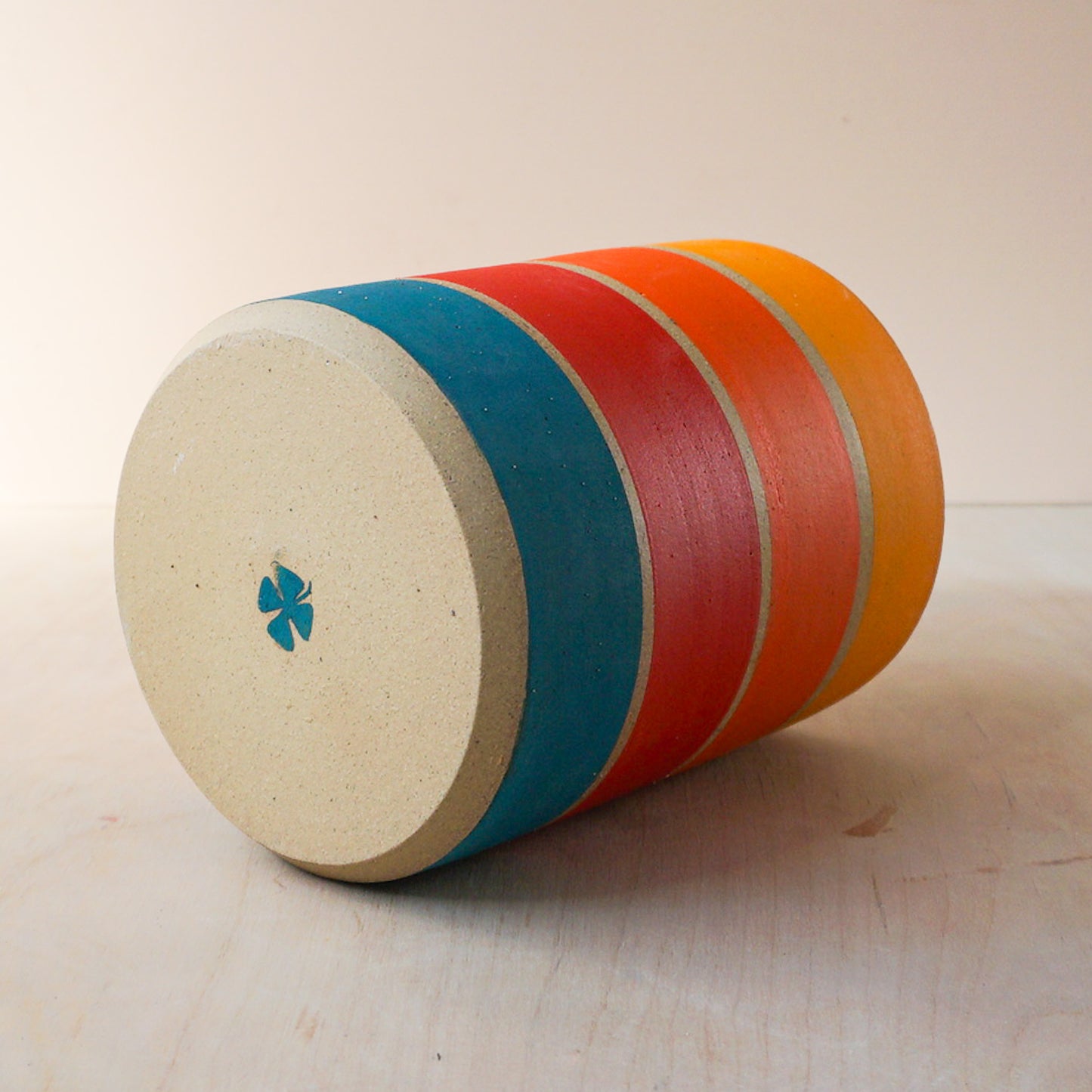 Cylinder vessel with sunset stripes