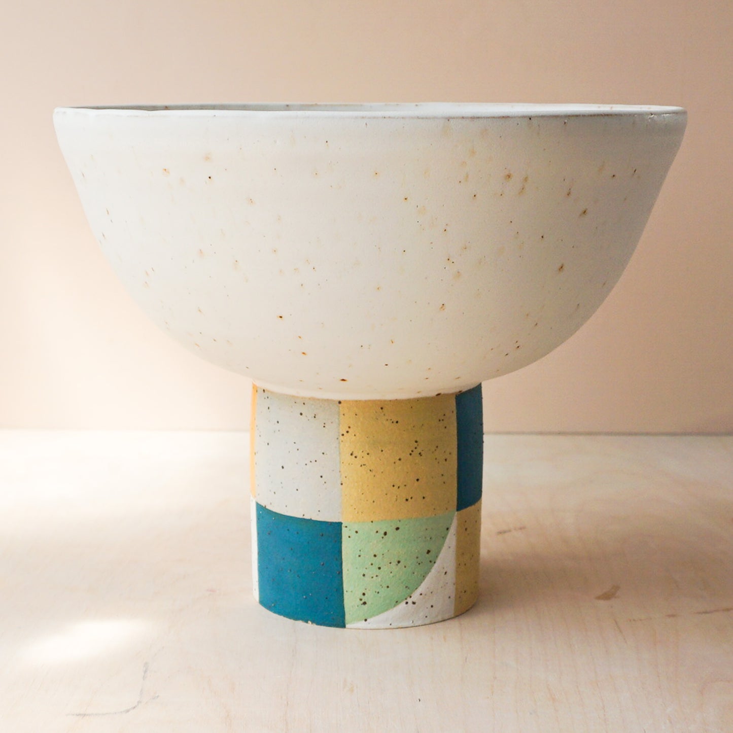 Pedestal bowl with checks 1
