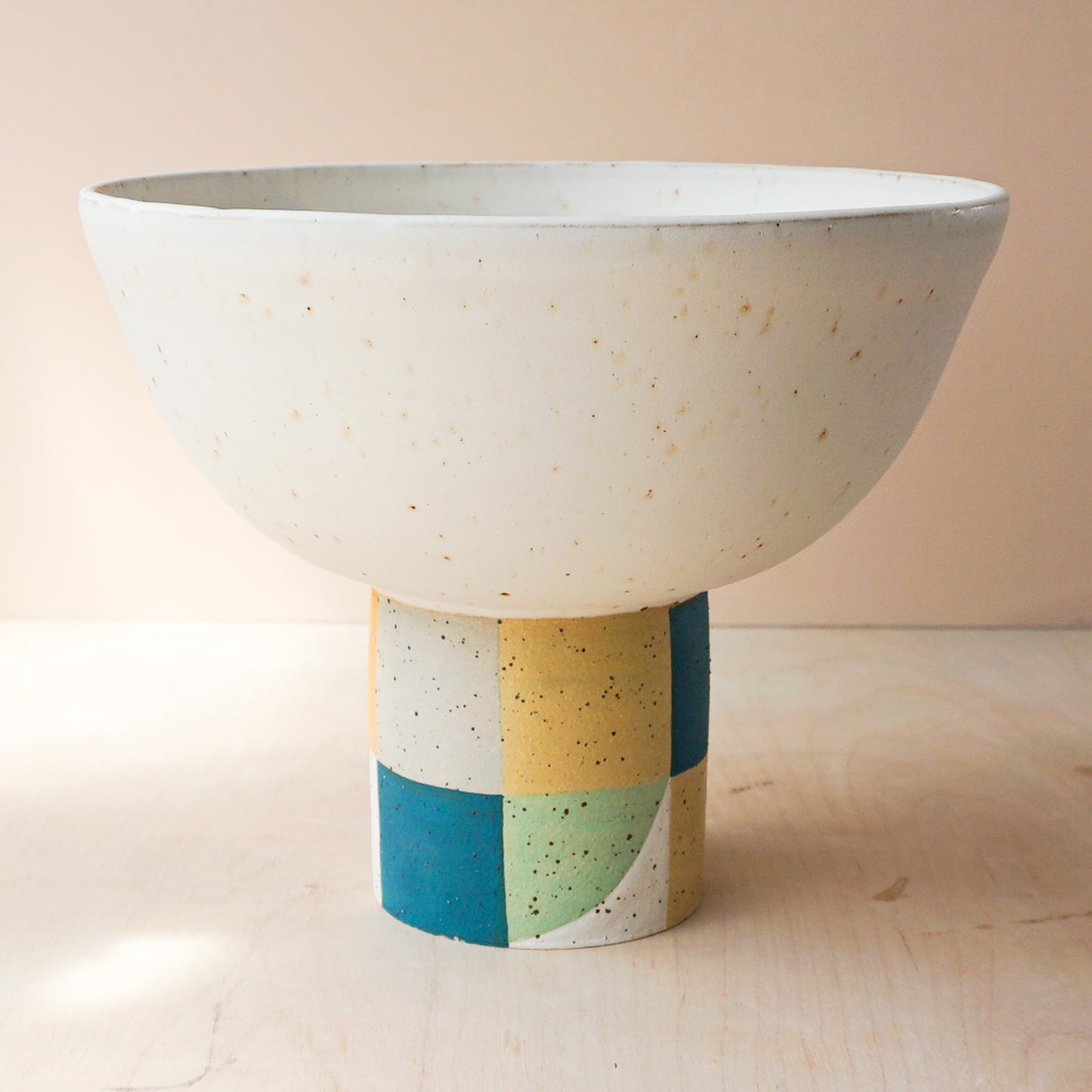 Pedestal bowl with checks 1
