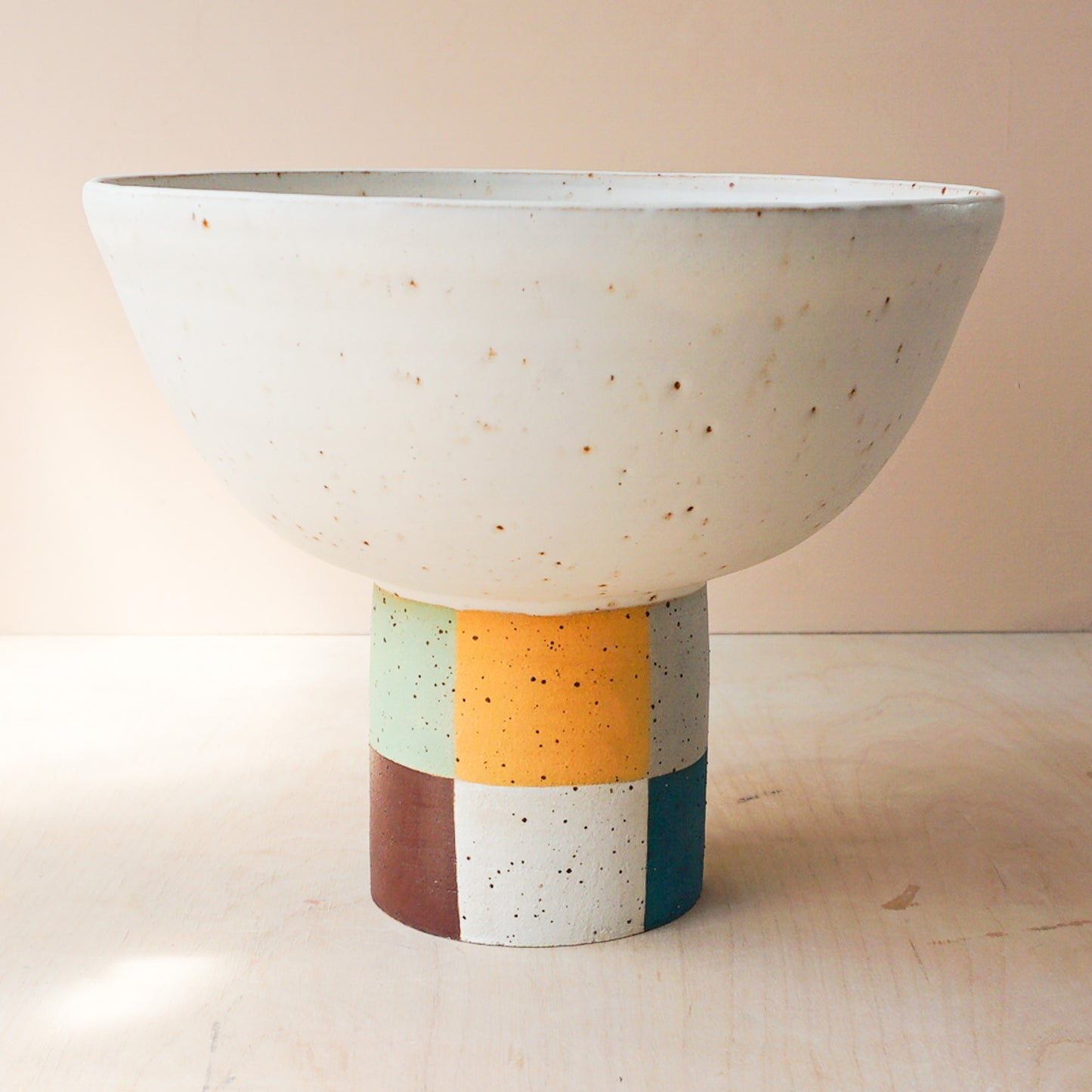 Pedestal bowl with checks 1