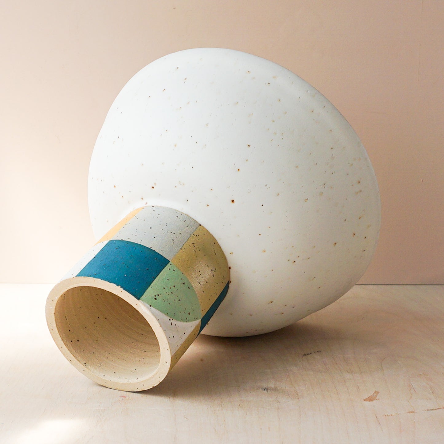 Pedestal bowl with checks 1
