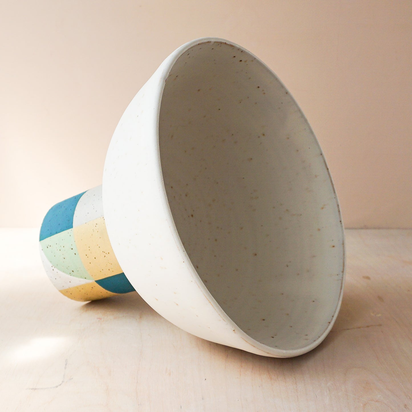 Pedestal bowl with checks 1