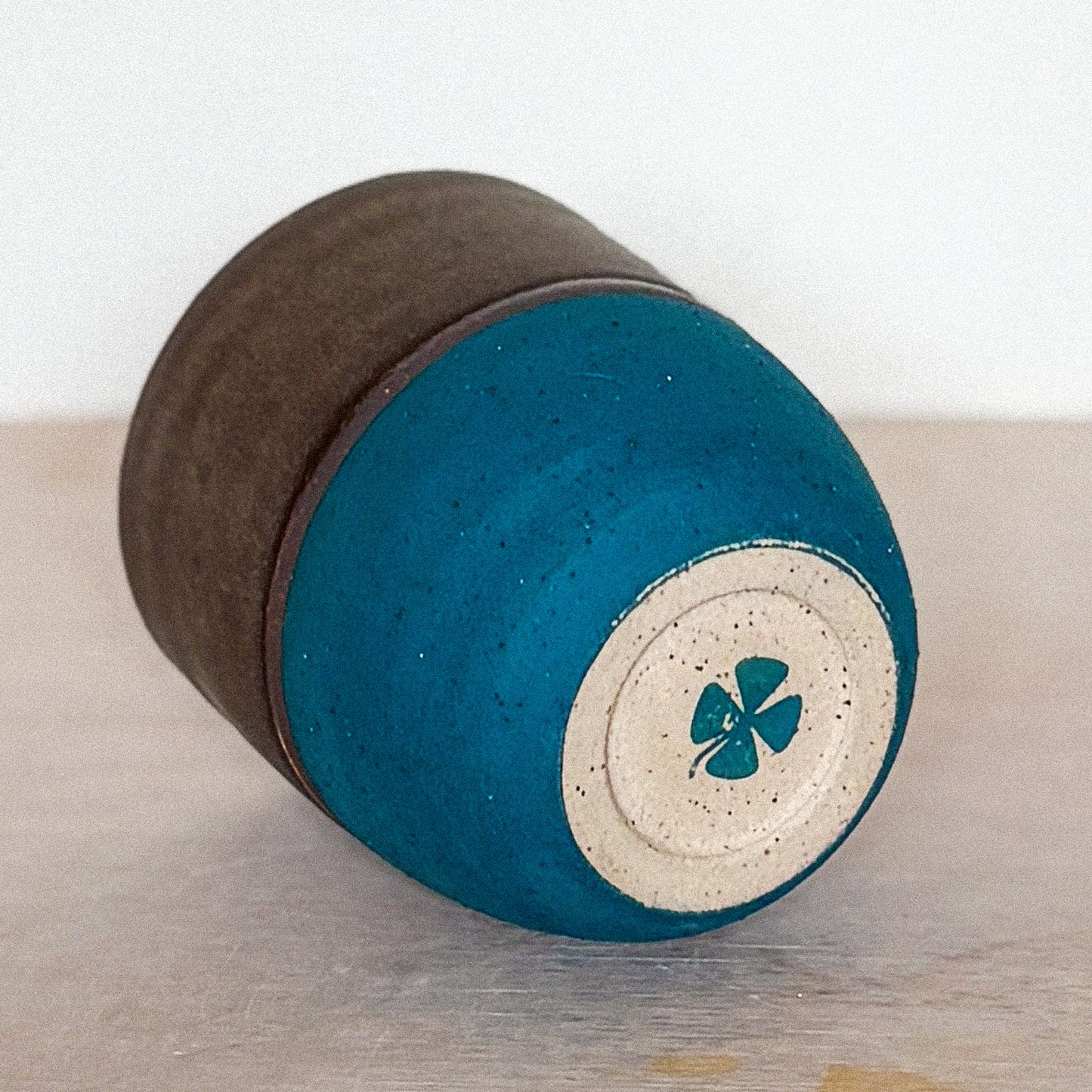 Tumbler in teal and brown