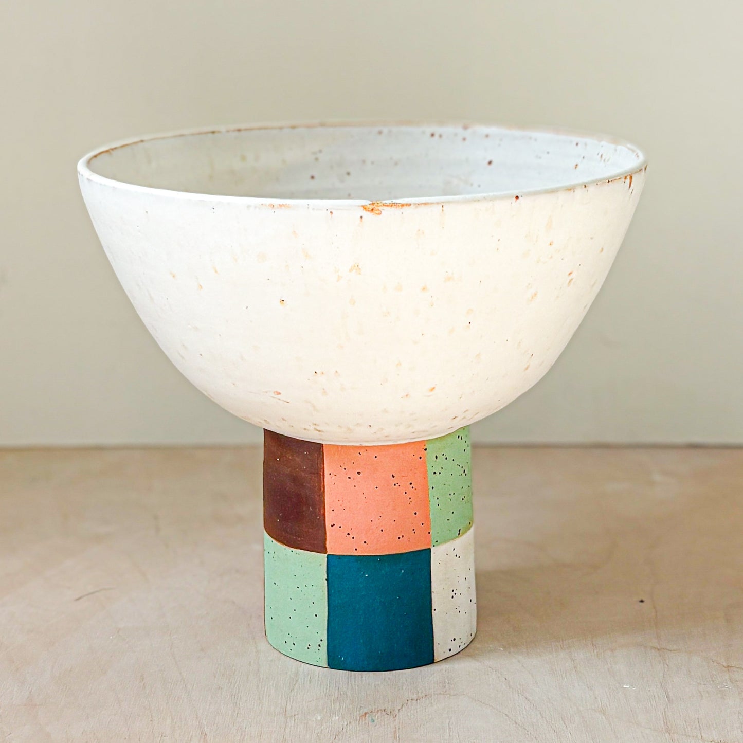 Pedestal bowl with checks 2