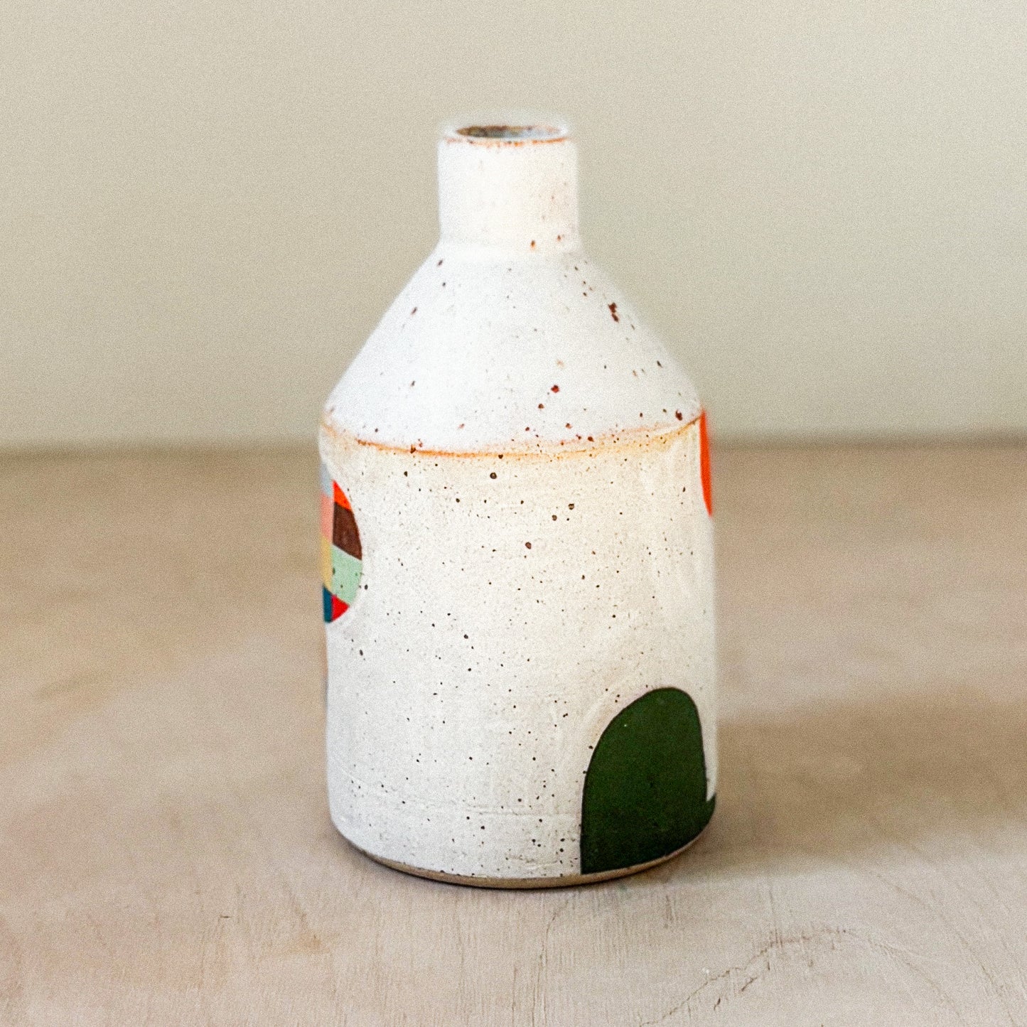 Bottle vase in white with checks