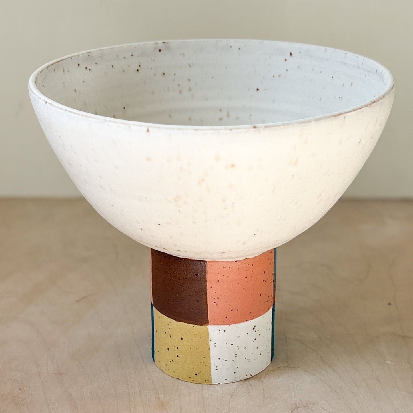 Pedestal bowl with checks 1