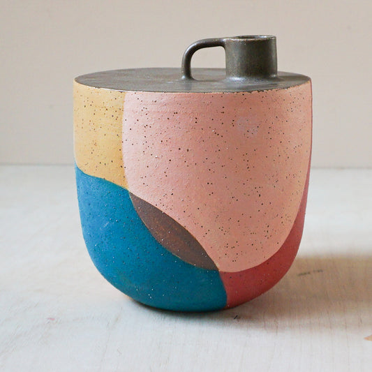 Stem vase with a flat top