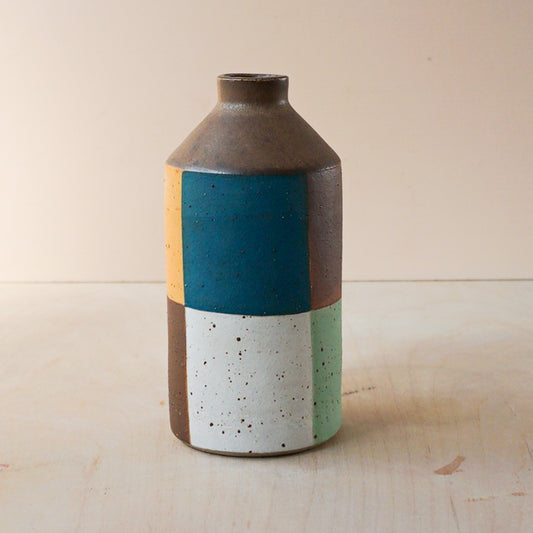 Bottle vase with checks