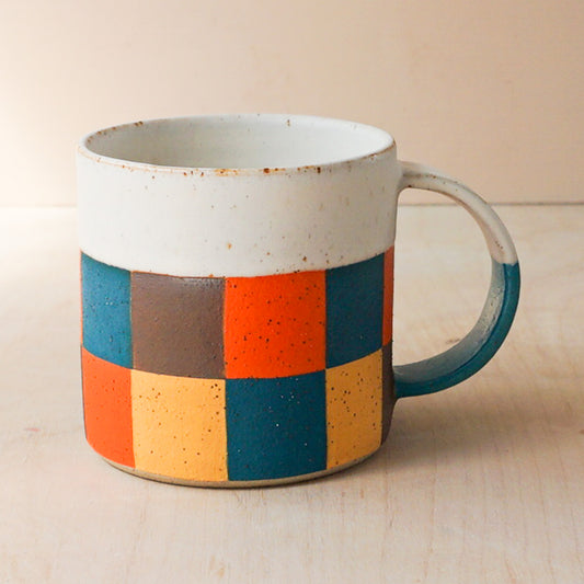Mug with a check pattern 2