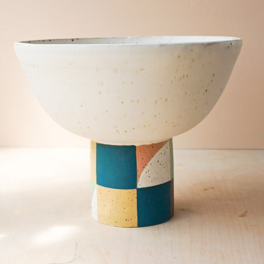 Pedestal bowl with checks 1