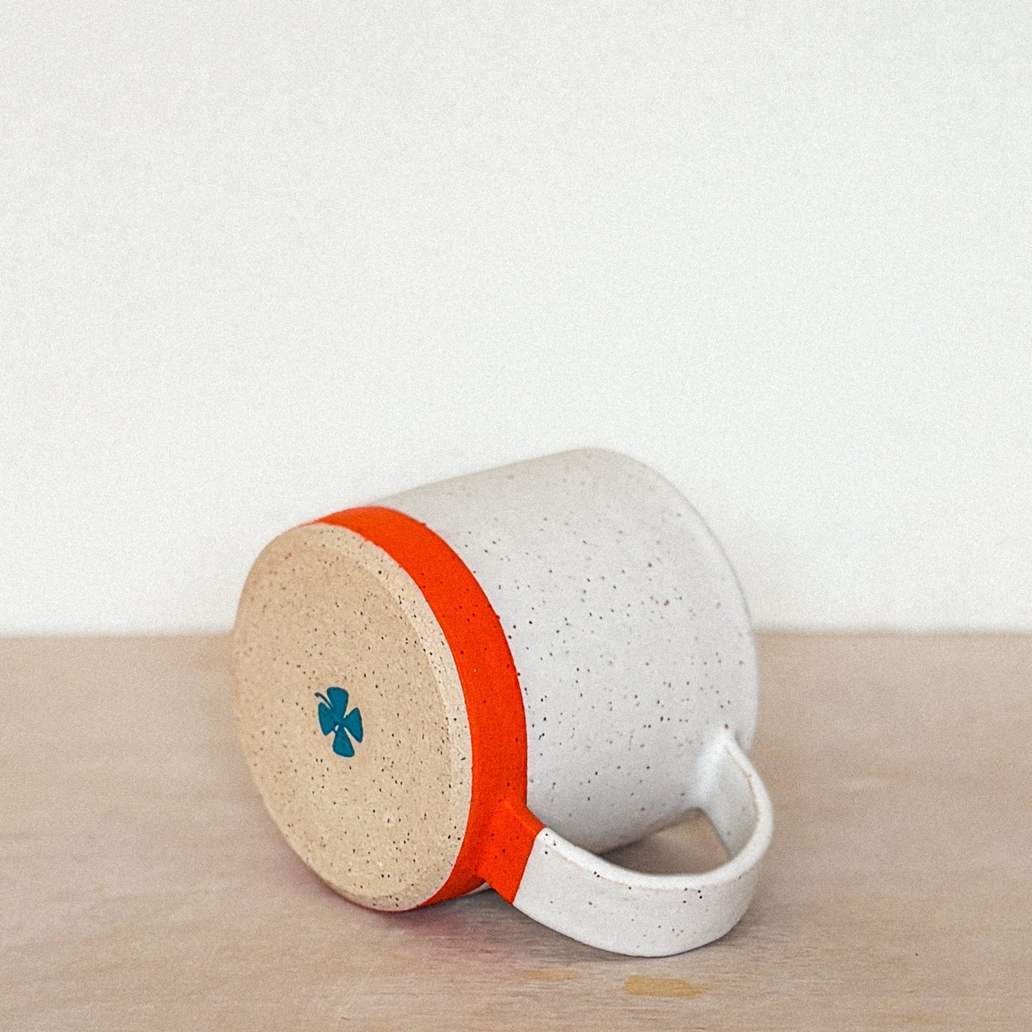 Mug with orange stripe