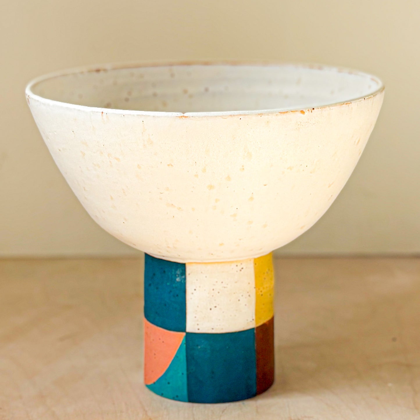 Pedestal bowl with checks 2
