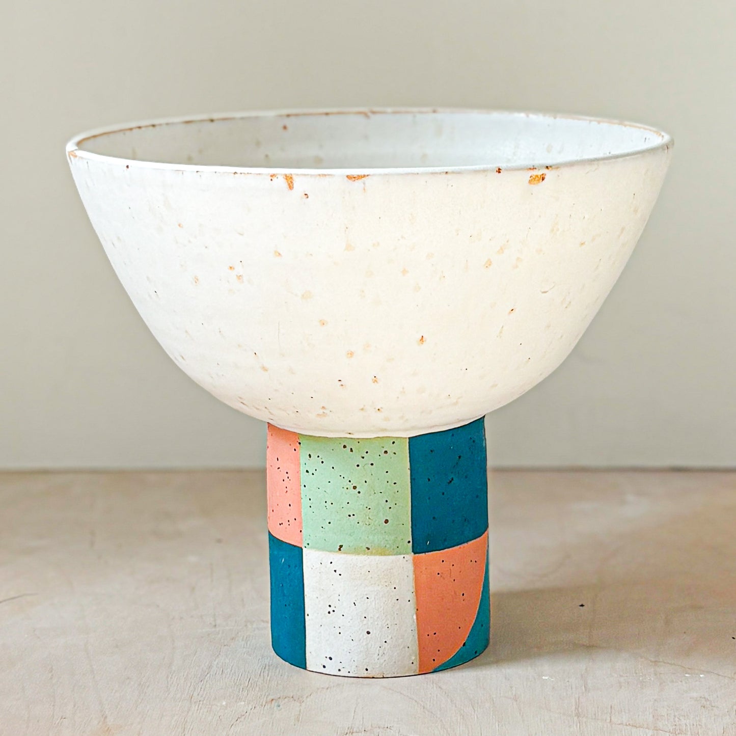 Pedestal bowl with checks 2