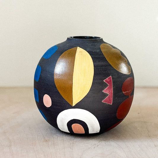 Round vase in black
