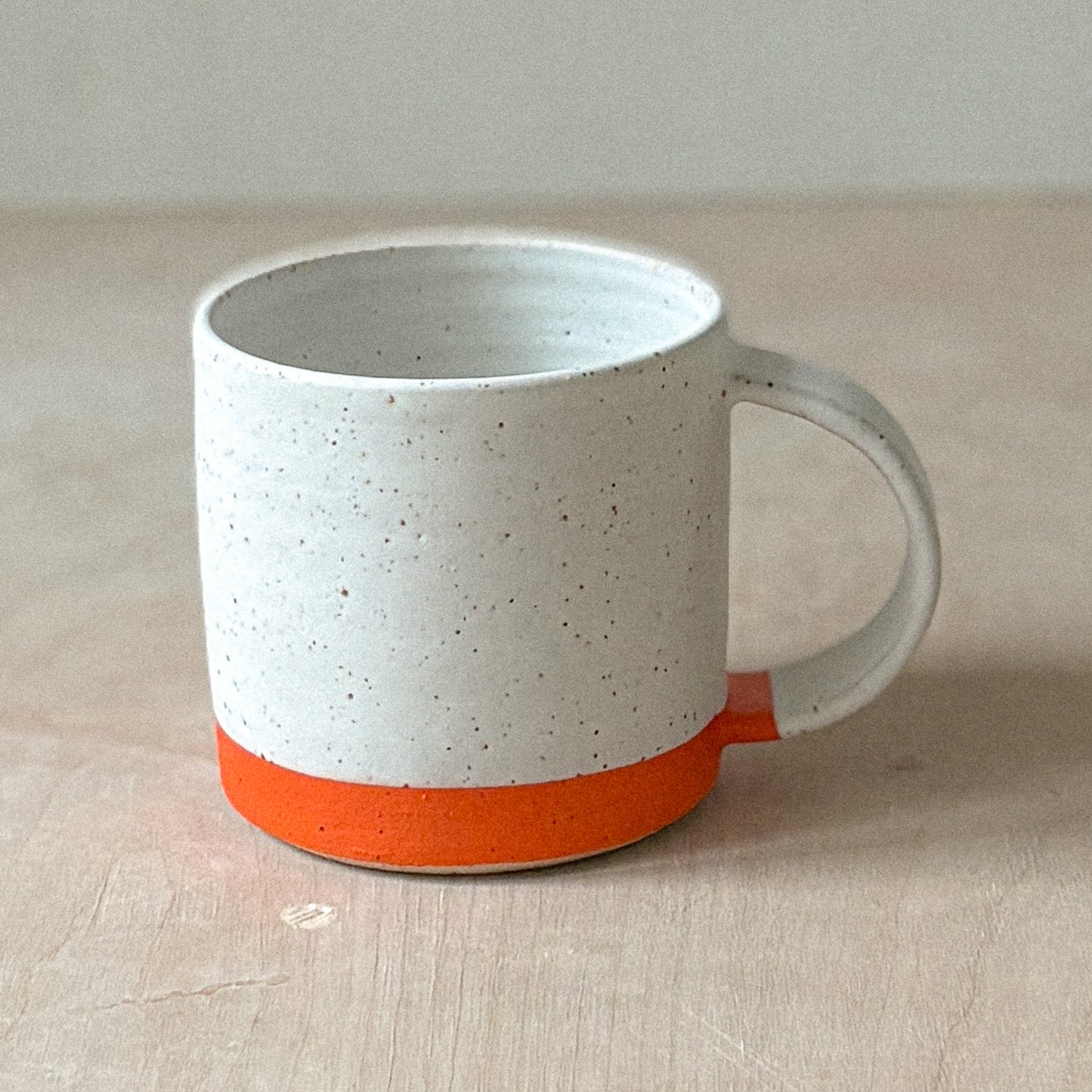 Mug with orange stripe