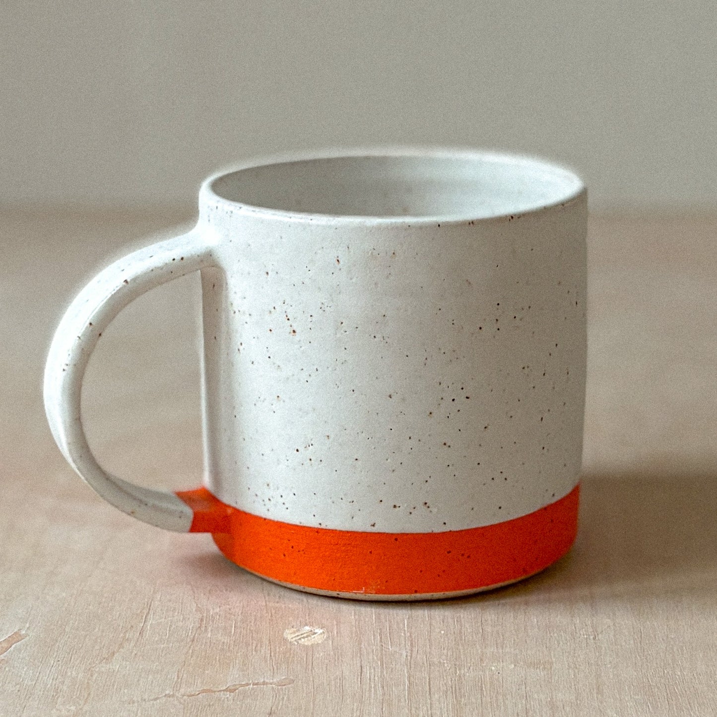 Mug with orange stripe
