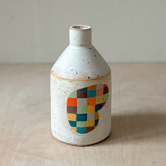 Bottle vase in white with checks