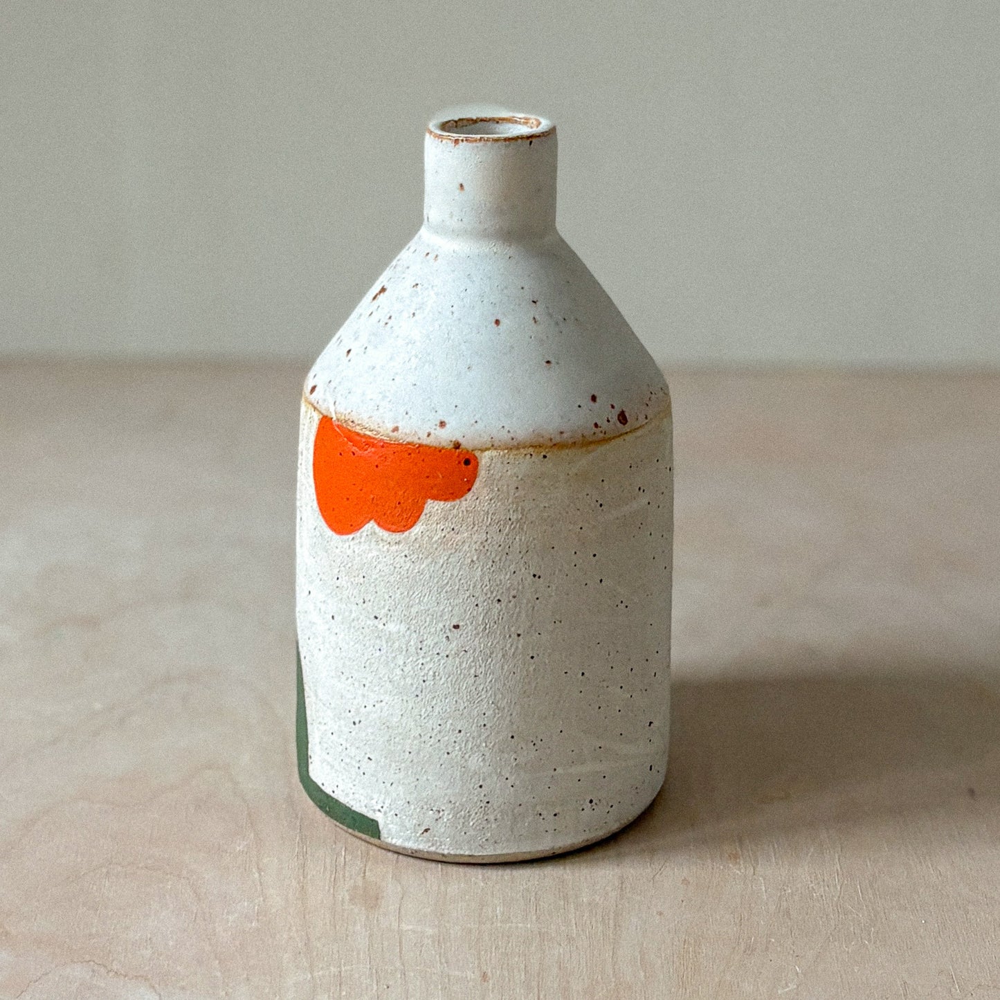 Bottle vase in white with checks